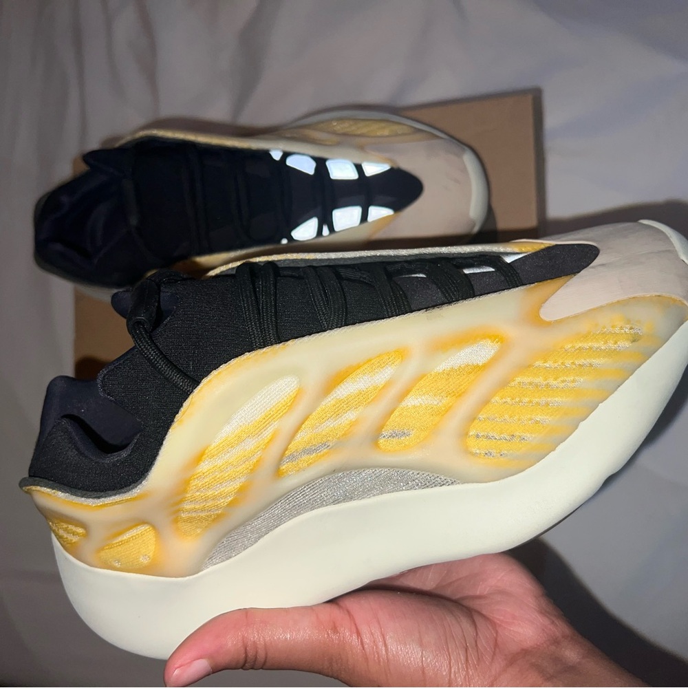 Adidas Yeezy 700 V3